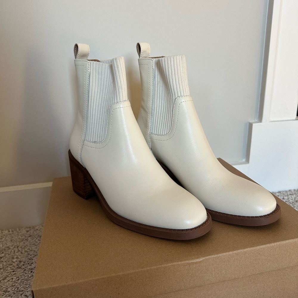 Steve Madden Admire Bone Leather Pull On Ankle Booties Size 6.5